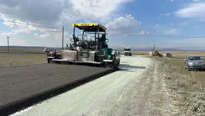 Kars köylerinde yollar betonla güçleniyor