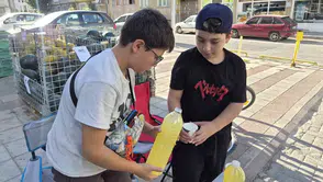 Eskişehirli iki arkadaş yaz tatilini kazanca dönüştürdü
