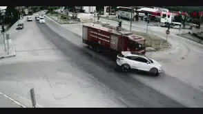 Amasya'da itfaiye aracıyla otomobil çarpıştı