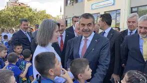Bakan Tekin'in Kırklareli mesaisi: Okul bahçesinde İstiklal Marşı coşkusu
