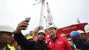 Karadeniz'in enerji üssünde geri sayım: 3,5 milyar dolarlık dev platform yola çıkıyor