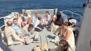 Turist gibi giyinip denize açıldılar: Şık kıyafetli kaçak göçmen operasyonu