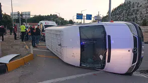 Burdur'da sabahın ilk ışıklarında korkunç kaza: Tarım işçilerini taşıyan araçlar çarpıştı