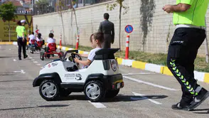 Elazığ'da miniklerin trafik karnesi: Direksiyon başında kuralları keşfettiler