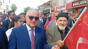 Aksaray sokaklarında yankılanan o ses: Atatürk'ün hatırasını 76 yaşında yaşatıyor