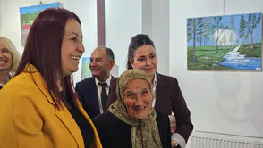 Televizyondaki Bob Ross ilham oldu: 81 yaşındaki Şahinde teyze sanatla yeniden doğdu