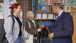 Bartın'da alışılmışın dışında karşılama: Rektör otogarda öğrencileri bekledi