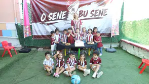 Minik Gakgoşlar sahaya indi: Şehrin geleceği bordo-beyazlı renklerle buluşuyor
