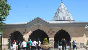 Anadolu'nun Manevi Kalbi Hacıbektaş'ta Ziyaretçi Rekoru: Ağustos Ayı İzdihamı
