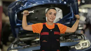 Sanayinin tozlu yollarında bir başarı hikayesi: Muhasebe masasından motor ustalığına uzanan yolculuk