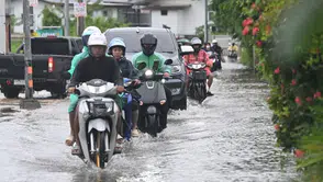 Bangkok'ta muson kabusu: 700 bin kişi sel sularıyla mücadele ediyor