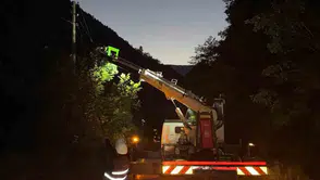 Doğu Karadeniz'de afet alarmı: 120 kişilik ordu enerji hatlarını kurtarmak için sahaya indi