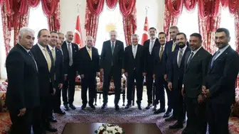 Erdoğan Süper Lig kulüp başkanlarıyla Dolmabahçe'de görüştü
