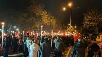 Çanakkale sokaklarında meşaleli yürüyüş: Cumhuriyetin 103. yılı coşkuyla kutlandı