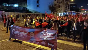 Edirne'de Cumhuriyet coşkusu: Gökyüzü aydınlandı, sokaklar marşlarla inledi