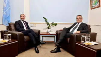 Kıbrıs'ta kritik zirve: Liderler ara bölgede masaya oturdu