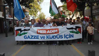 Balıkesir sokaklarında Filistin yankısı: Binlerce kişi Gazze için yürüdü