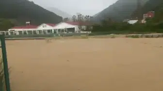 Zonguldak'ta doğa öfkesini kustu: Ilıksu Deresi taştı, plaj sular altında kaldı