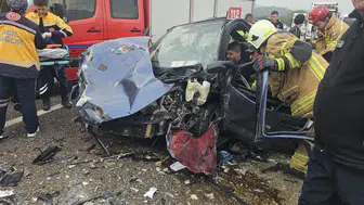 Orhangazi'de korkunç çarpışma: Hafriyat kamyonu ile otomobil hurdaya döndü