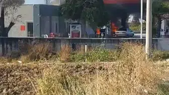 İzmir'de akaryakıt istasyonunda korku dolu anlar: Otomobil alev topuna döndü