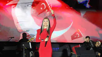Hande Ünsal'dan Amasya'da unutulmaz 29 Ekim performansı