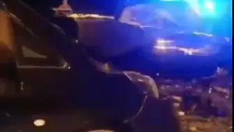 Posof yolunda gece yarısı dehşeti: İki otomobil kafa kafaya çarpıştı