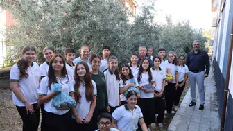 Minik ellerin diktiği fidanlar 8 yıl sonra meyve verdi: Adana'da duygusal hasat