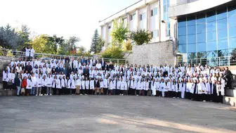 Geleceğin mimarları beyaz önlükleriyle sahneye çıktı: Mesleğe ilk adım atıldı