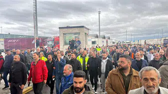Direksiyon başında vize engeli: Uluslararası nakliyeciler sınırda kontak kapattı