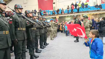 Minik ellerde devleşen Cumhuriyet sevinci: Edirne'deki törenlere o anlar damga vurdu