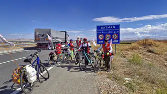Diyarbakır'dan İran'a uzanan vicdan yolculuğu: 3 bin kilometrelik pedal çevirme eylemi