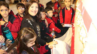Isparta'da binlerce el tek bir yürekte birleşti: Bayrağımız ilmek ilmek dokunuyor