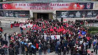 Beşiktaş'ta Cumhuriyet coşkusu: Tüpraş Stadyumu'na uzanan dev yürüyüş