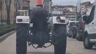 Bolu trafiğinde akıllara durgunluk veren anlar: Direksiyon başında duba sürprizi