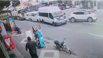 Kaymaklı'da korku dolu anlar: Zincirleme kaza güvenlik kamerasında