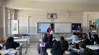 Gençlerin gözünden dayanışma: Düzce'de Kızılay ruhu tuvallere taşınıyor