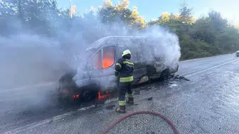 Bodrum'da korkutan anlar: Öğrenci servisi küle döndü