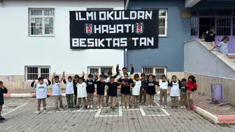 Tribünlerin ötesinde bir dayanışma: Beşiktaşlı taraftarlardan minik öğrencilere anlamlı destek