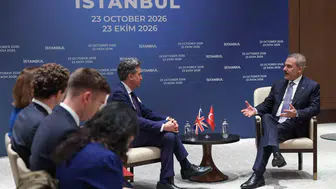 İstanbul'daki kritik zirvede dikkat çeken buluşma: Fidan ve Miliband masaya oturdu