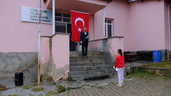 Sınıfta tek başına ama Cumhuriyetin gücü arkasında: Bir öğretmen ve bir öğrencinin unutulmaz 29 Ekim'i