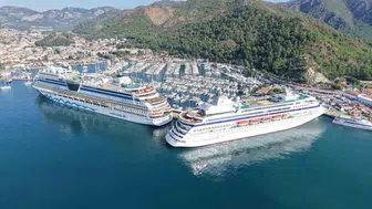 Marmaris'te kruvaziyer hareketliliği: İki dev gemi aynı anda limana demir attı