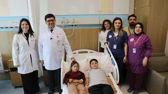 Okulda bayılınca ortaya çıktı: İki kardeşin kalbindeki aynı gizli tehlike anjiyo ile son buldu