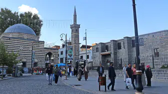Diyarbakır’da turizm patlaması: Tarihi surların gölgesinde 1,3 milyonluk ziyaretçi akını