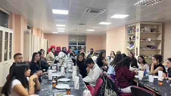 Muğla'da Gençlerin Sanatla Buluşması: Fırçalar Seramik Vazolar İçin Dans Etti