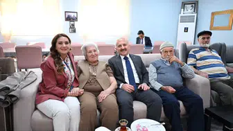 Vali Varol'dan anlamlı ziyaret: Yaşlıların hatırını sordu