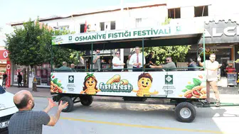 Osmaniye sokaklarında traktörle fıstık şöleni: Başkan Çenet hasat coşkusunu şehre taşıdı