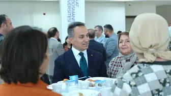 Rektörün kürsüdeki sürprizi: Sınıfında hem babası hem de öğretmeni vardı