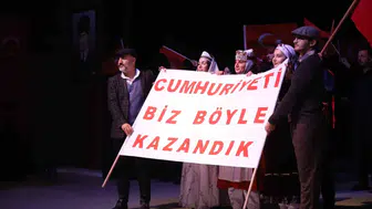 Iğdır'da Cumhuriyet coşkusu salonlara sığmadı: 103 yıllık gurur tablosu