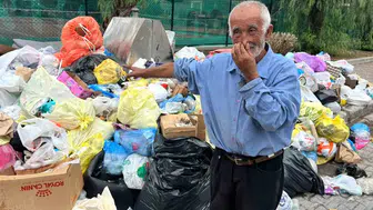 Karşıyaka'da çöp krizi: Sokaklar çöp dağlarına döndü, vatandaş kendi temizliğini kendi yapıyor
