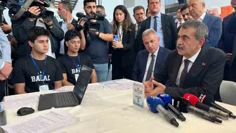 Bakan Tekin'den İzmir'de Gelecek Nesillere Yeşil Miras Sözü: COP 31'de Gençler Sahne Alacak